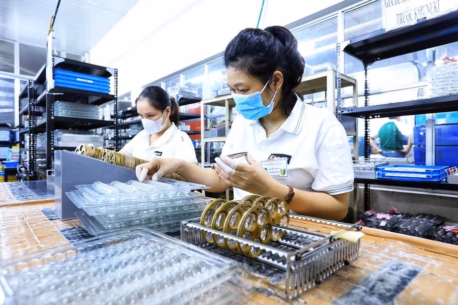 GDP 6 tháng đầu năm của cả nước tăng 8,18% là kết quả tích cực, nhưng mục tiêu tăng trưởng ít nhất 10% cả năm là nhiệm vụ rất thách thức. (Ảnh: Vietnam+)