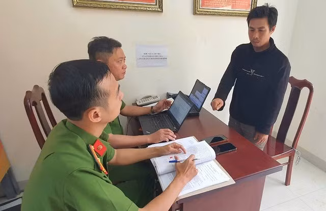 Trần Quang Thạnh tại cơ quan công an