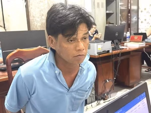 Nghi phạm Ngô Tấn Việt tại cơ quan công an
