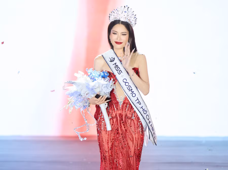 Khoảnh khắc đăng quang của tân Miss Cosmo TP.HCM 2026 Nguyễn Thị Lệ Nam