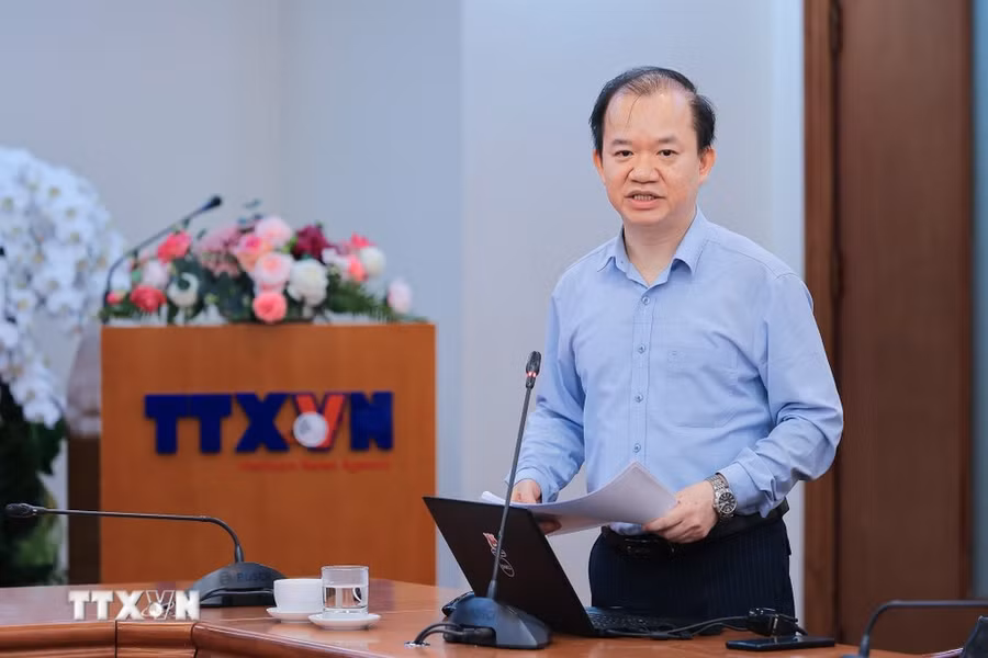 Phó Giáo sư, Tiến sỹ Bùi Hoài Sơn, Đại biểu Quốc hội, Ủy viên chuyên trách Ủy ban Văn hóa, Giáo dục của Quốc hội. (Ảnh: Lê Đông/TTXVN)