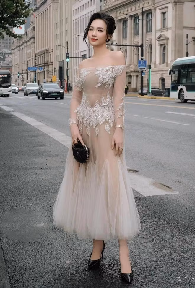 Gam màu pastel dịu dàng và thời thượng, luôn hợp mốt và đặc biệt vì chúng đòi hỏi sự kỳ công khi thiết kế và kết hợp cùng phụ kiện, giày và túi