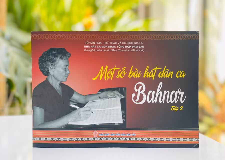 bia-tap-nhac-thu-2-vua-ra-mat-do-co-nghe-nhan-uu-tu-hben-suu-tam-viet-loi-moi.jpg