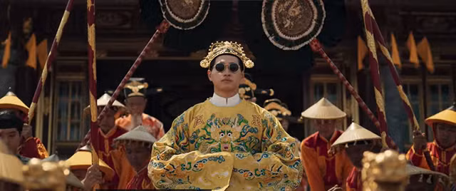 Không chỉ có Tăng Thanh Hà mà Ma Ran Đô trong vai vua Bảo Đại cũng tiếp tục bị soi ở trailer phim Hoàng hậu cuối cùng