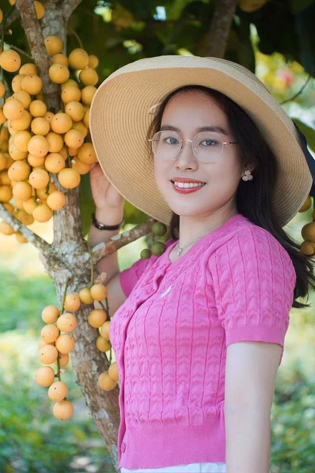 Mùa dâu trên núi Cấm luôn để lại ấn tượng cho du khách đến tham quan