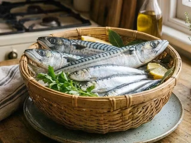Cá mòi và cá thu đều là những loại cá biển giàu omega-3
