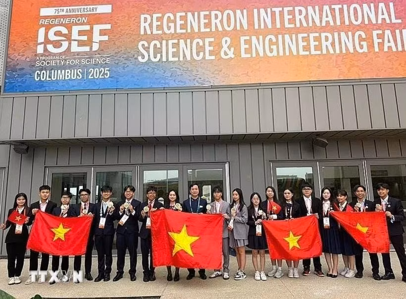 Học sinh Việt Nam đã ghi dấu ấn lịch sử khi giành thành tích cao nhất từ trước đến nay, với 2 giải Nhì, 1 giải Ba, 3 giải Tư và 4 giải Đặc biệt từ các nhà tài trợ. (Ảnh: TTXVN phát)