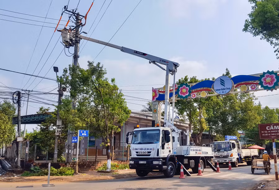 voi-viec-dua-doi-hotline-3-vao-hoat-dong-cong-ty-dien-luc-gia-lai-phan-dau-giam-gan-1000-gio-mat-dien-moi-nam-anh-ha-duy.jpg