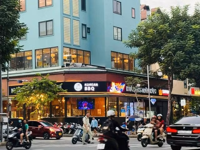 Khu phố Hàn Quốc ở Phú Mỹ Hưng (Q.7, TP.HCM) sầm uất, náo nhiệt đến nửa đêm