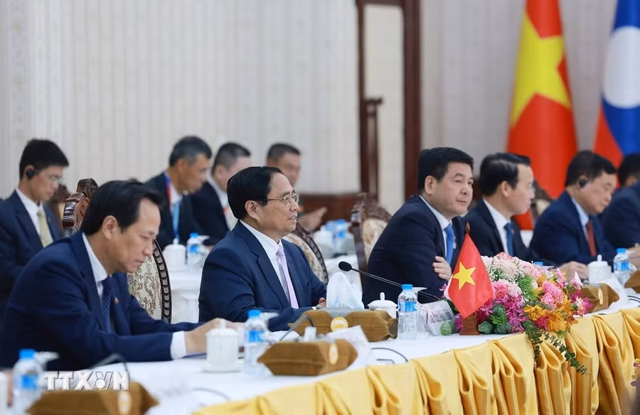 Thủ tướng Phạm Minh Chính phát biểu tại cuộc hội kiến Thủ tướng Lào, Chủ tịch ASEAN 2024 Sonexay Siphandone. (Ảnh: Dương Giang/TTXVN)