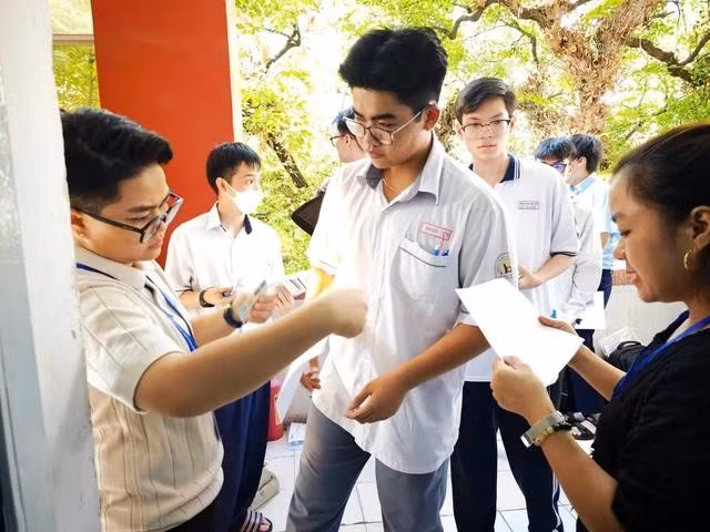 Cấu trúc bài thi đánh giá năng lực thay đổi, các trường ĐH có những quy định khác nhau trong cách tính điểm xét tuyển