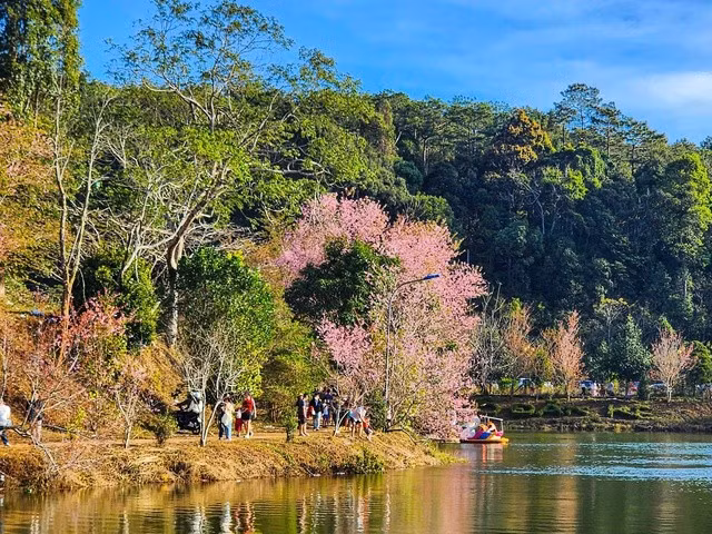 Hồ Đăk Ke ở Măng Đen vào xuân