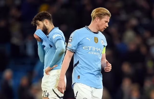 Hàng thủ Man City liên tục gặp vấn đề