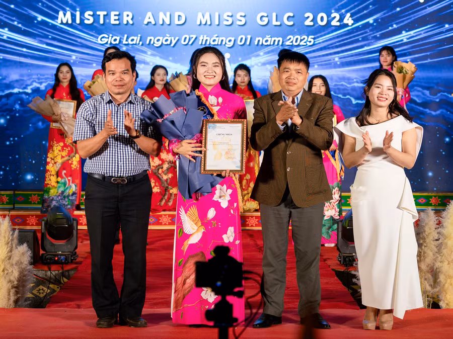 sinh-vien-ho-thi-my-le-thu-hai-tu-trai-qua-dat-giai-quan-quan-cuoc-thi-hoc-sinh-sinh-vien-thanh-lich-truong-cao-dang-gia-lai-nam-2024.jpg