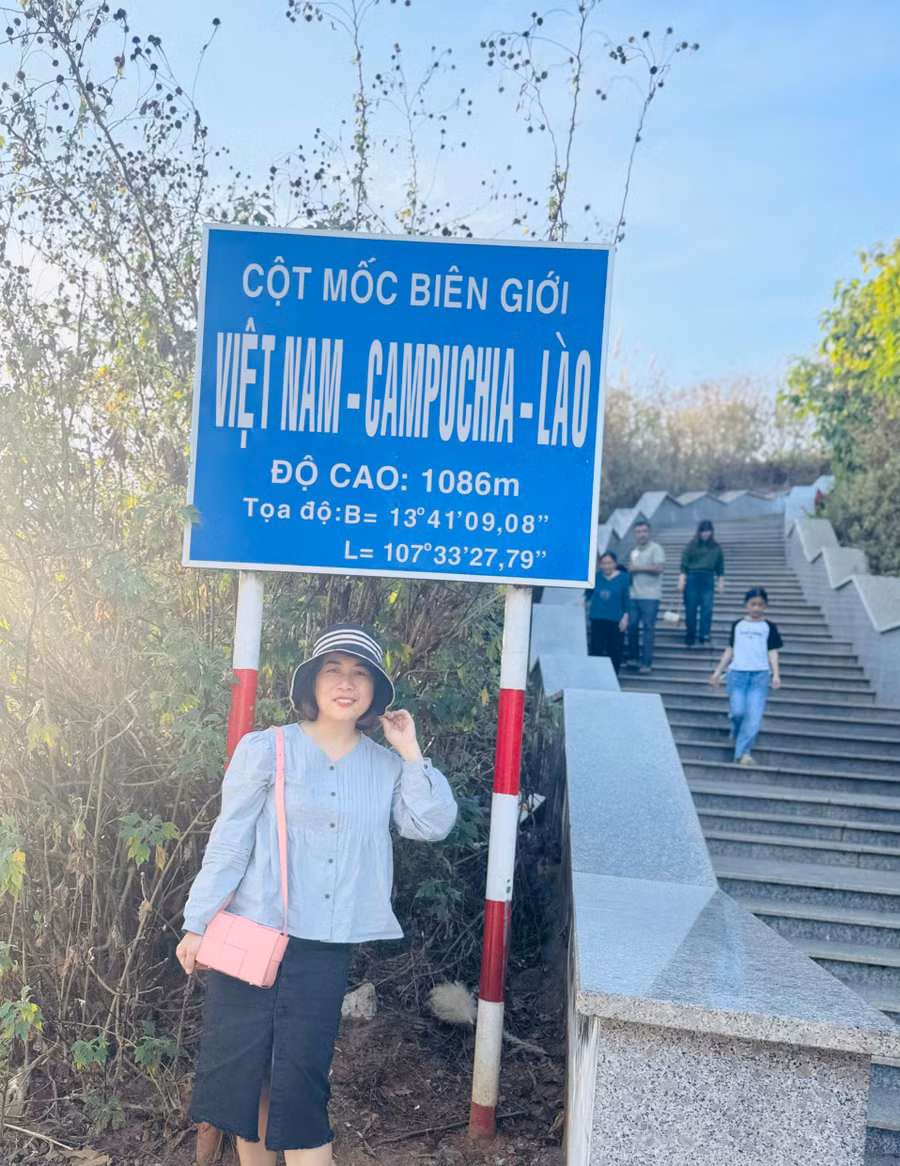 duong-len-cot-moc-bien-gioi-viet-nam-lao-campuchia-tren-do-cao-1086m.jpg