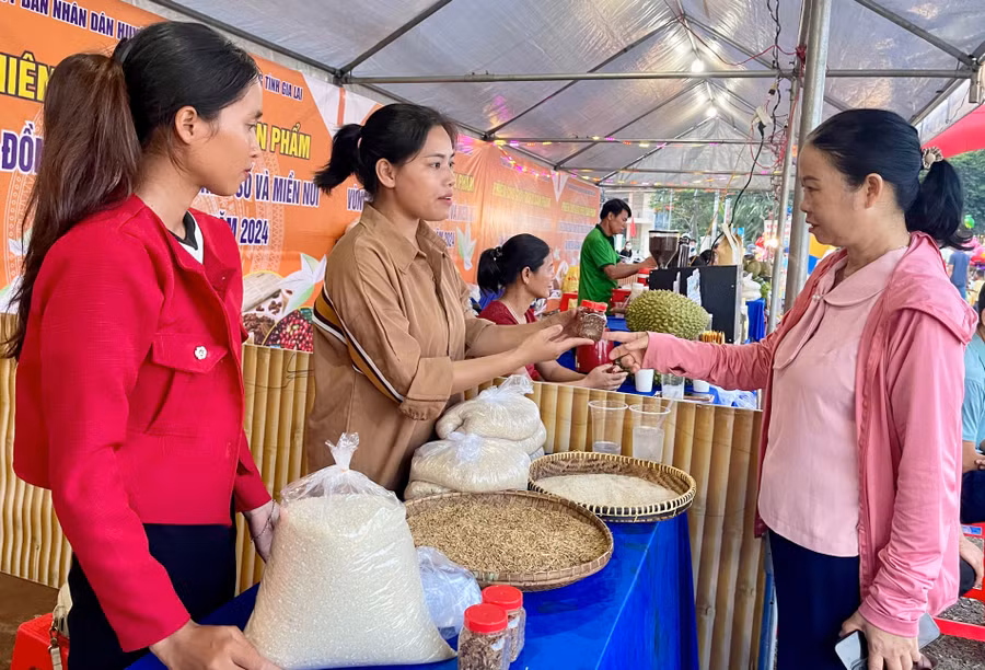 cac-san-pham-vung-dong-bao-dtts-duoc-ho-tro-tham-gia-cac-chuong-trinh-xuc-tien-thuong-mai-anh-vt.jpg