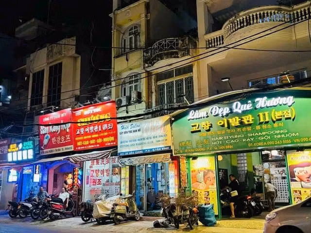 Khu phố góp phần khắc họa sự giao thoa giữa hai nền văn hóa Việt - Hàn