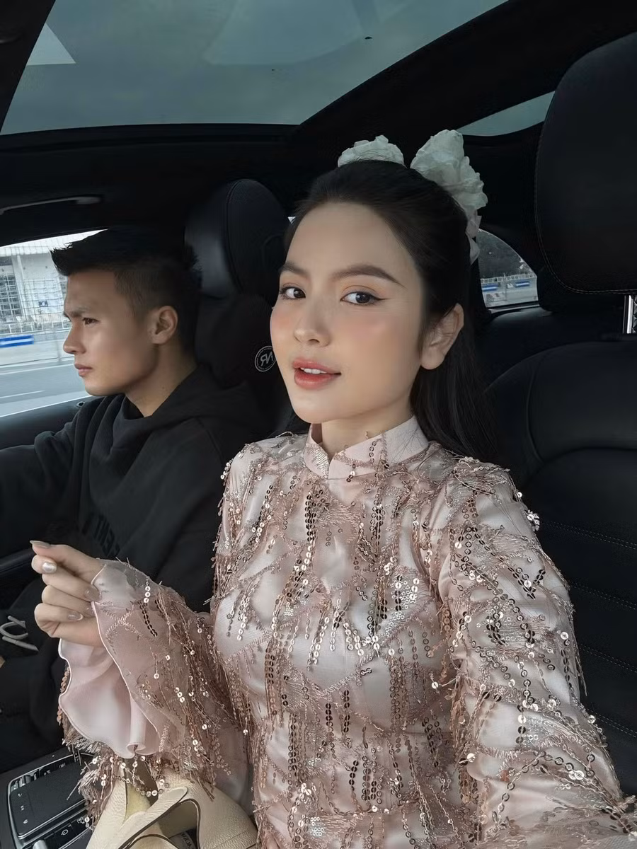 Cách đây không lâu, Chu Thanh Huyền bị phản ứng về cách xưng hô với chồng, nên phải lên tiếng đính chính. Người đẹp 10X khẳng định không gọi "mày - tao" như một số thông tin gây hiểu lầm. "Tôi nói "mày thấy chưa" là đang nói chuyện với em gái. Mọi người lại đi gán ghép. Tôi không bao giờ gọi chồng như vậy. Đó là nguyên tắc cơ bản", cô phân trần