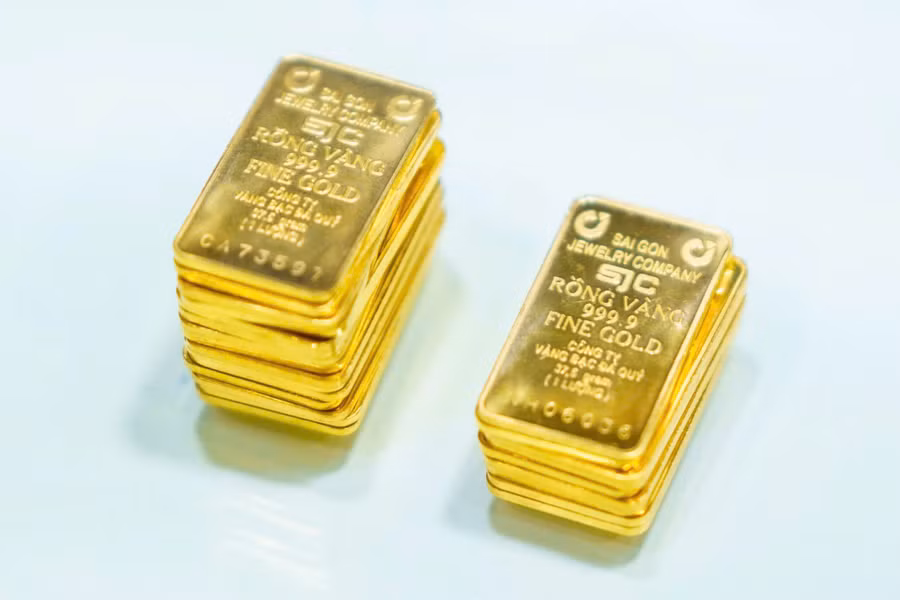 Giá vàng miếng SJC xấp xỉ 102 triệu đồng/lượng