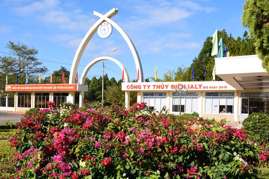 nha-may-thuy-dien-ia-ly-luon-dam-bao-moi-truong-lam-viec-an-toan-xanh-sach-dep-anh-van-hien.jpg