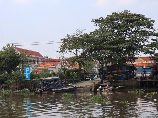 Cứ cách 5 phút lại có một chuyến đò