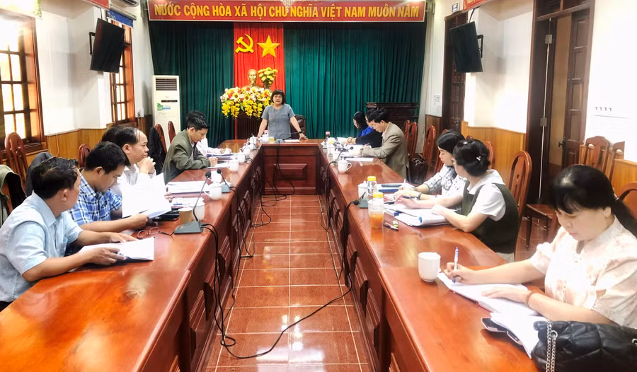 doan-giam-sat-hdnd-thuc-hien-giam-sat-so-tai-nguyen-va-moi-truong-tinh-ban-dan-toc-tinh-ve-viec-cap-giay-cnqsdd-cho-cac-doi-tuong-duoc-ho-tro-dat-o-nha-o-dat-san-xuat.jpg