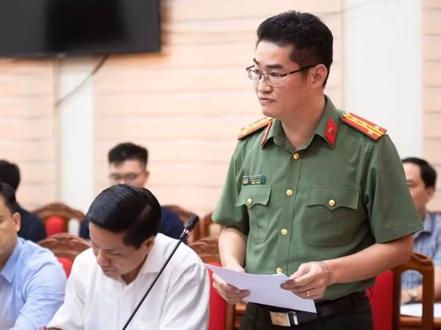Đại tá Trần Anh Tuấn, Trưởng phòng Tham mưu Công an tỉnh Tuyên Quang, thông tin tại họp báo