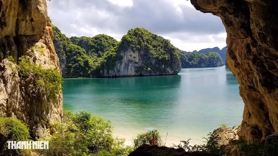 Một bãi biển trong quần đảo Cát Bà