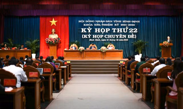 Quang cảnh kỳ họp 22 (kỳ họp chuyên đề) HĐND tỉnh Bình Định khóa XIII, nhiệm kỳ 2021 – 2026