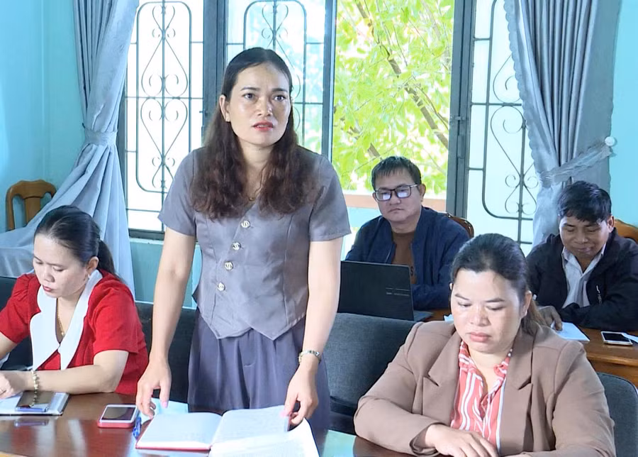anh-2-chi-ksor-nuch-tham-gia-dong-gop-y-kien-tai-ubnd-xa-ia-krai-huyen-ia-grai.jpg