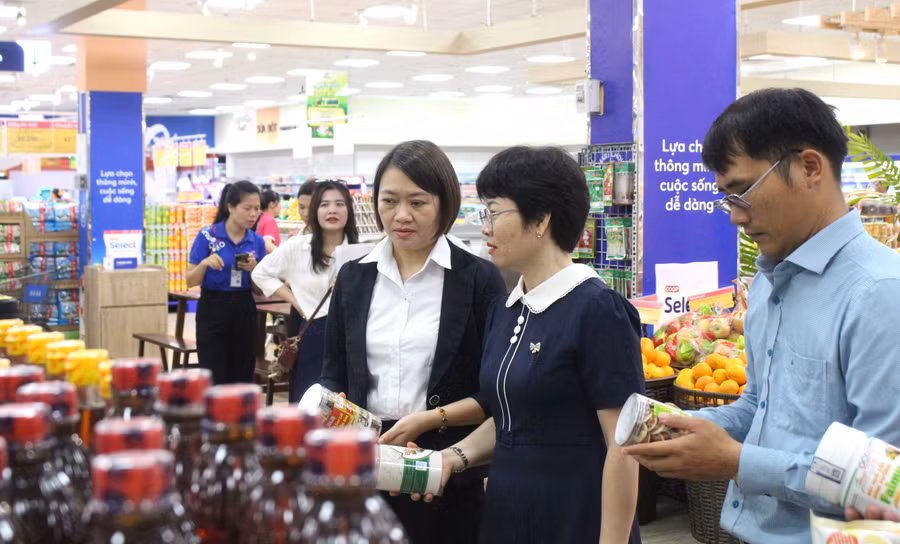 diem-trung-bay-nhan-dien-hang-viet-nam-diem-mua-sam-tien-ich-cua-nguoi-tieu-dung.jpg