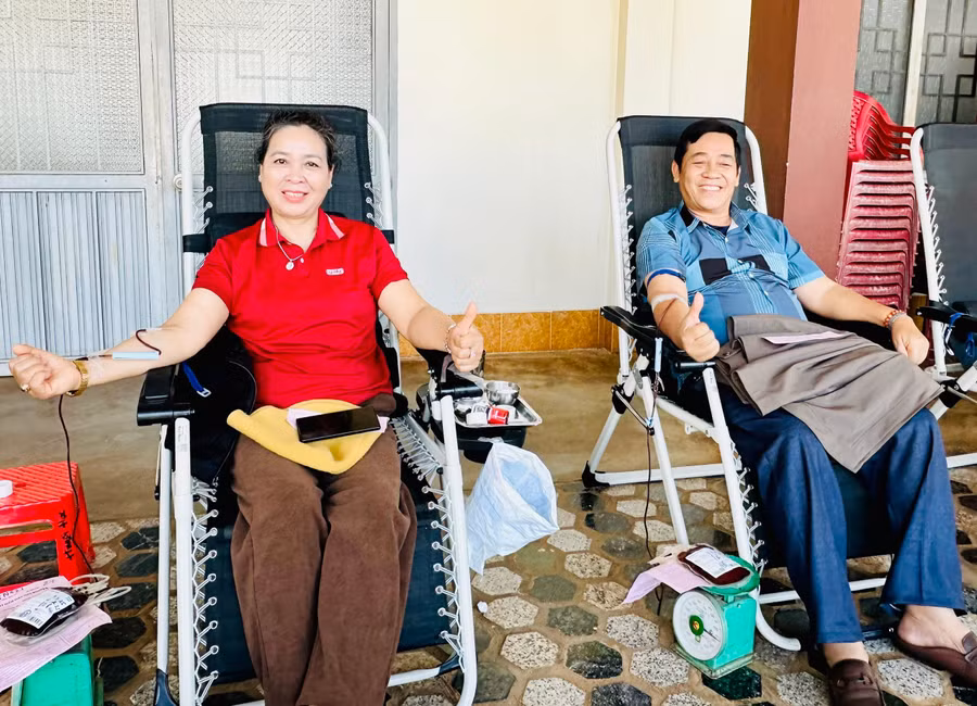 hai-vo-chong-ba-tran-thi-thu-huong-thon-5-xa-an-phu-tp-pleiku-tham-gia-hmtn-vao-dip-dau-nam-tai-nha-tho-me-vo-nhiem-anh-nhu-nguyen.jpg