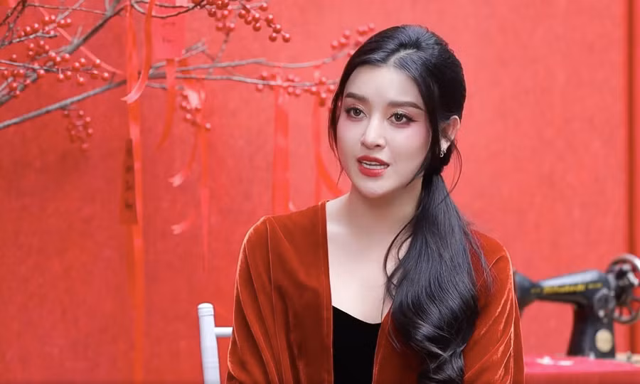 Theo Huyền My, trong cuộc sống không chỉ có tình yêu đôi lứa mà còn có gia đình, bạn bè, công việc. Cô cho rằng tình yêu phải do tự bản thân cảm nhận chứ không phải đến từ một người đàn ông. "Tôi chưa bao giờ phụ thuộc cảm xúc vào người khác. Dù có người yêu hay không thì tôi vẫn cảm thấy hạnh phúc", cô nói.
