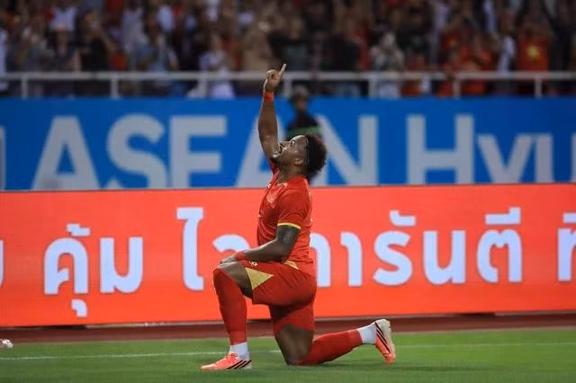 Cả 2 lượt trận bán kết, Xuân Son đều là cầu thủ xuất sắc nhất.