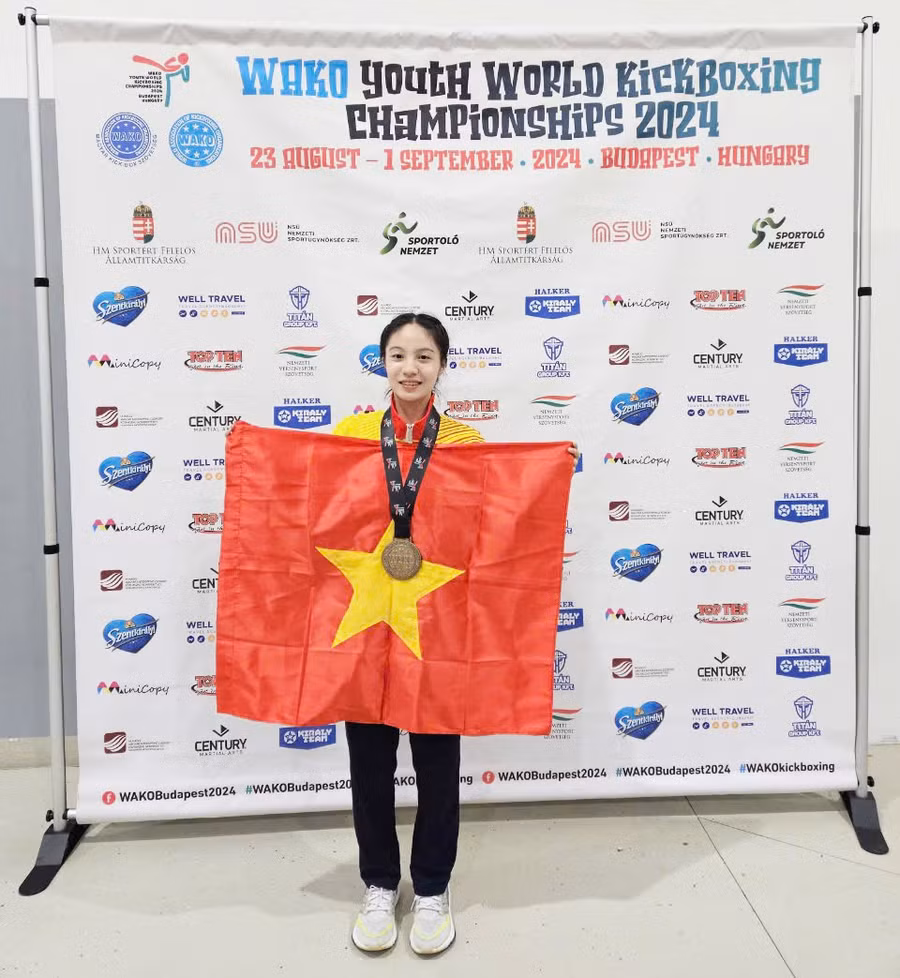 nu-vo-si-tre-tran-nguyen-bao-ngoc-gianh-huy-chuong-dong-o-giai-vo-dich-tre-kickboxing-the-gioi-anh-bao-son.jpg