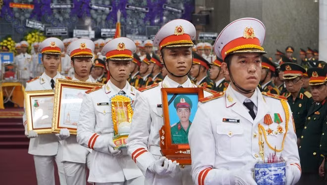 Tiễn đưa đồng đội về nơi an nghỉ cuối cùng