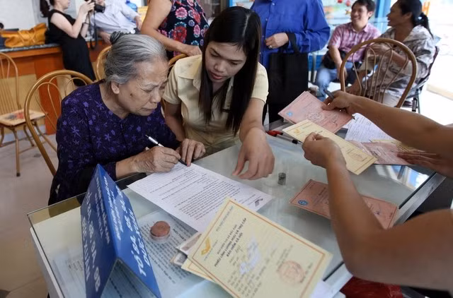 Cả nước có khoảng 3,5 triệu người hưởng lương hưu, trợ cấp BHXH hằng tháng. Ảnh: Ngọc Thắng