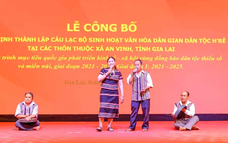 nguoi-noi-dai-mach-van-hoa-hre-giua-nui-rung-an-vinh.jpg