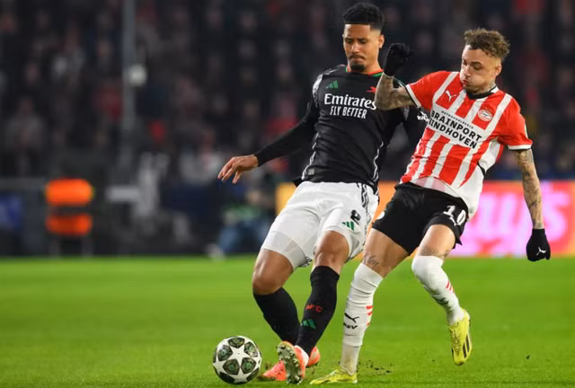 PSV khởi đầu trận đấu với thế áp đảo