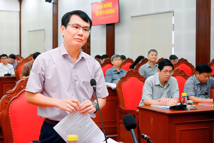 uy-vien-ban-thuong-vu-tinh-uy-bi-thu-thanh-uy-pleiku-trinh-duy-thuan-neu-y-kien-tai-hoi-nghi-anh-dt.jpg