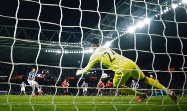 Quả phạt đền tai hại với Man United