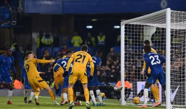 Matt Doherty gỡ hòa 1-1 cho đội khách Wolves