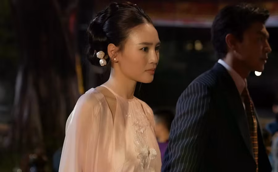 Chị chị em em 3 đánh dấu sự trở lại màn ảnh của Lan Ngọc sau quãng thời gian im ắng. Ban đầu cô phân vân nhưng sau đó nhận lời đồng hành cùng dự án. Ảnh: NSX