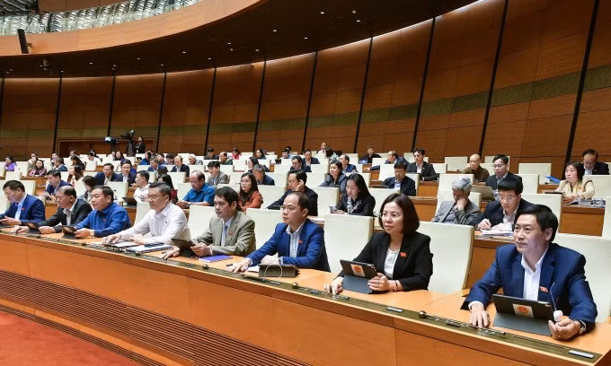 quoc-hoi-thong-qua-luat-sua-doi-bo-sung-mot-so-dieu-luat-bao-hiem-y-te-chieu-2711-anh-media-quoc-hoi-nguon-vnexpressnet.jpg