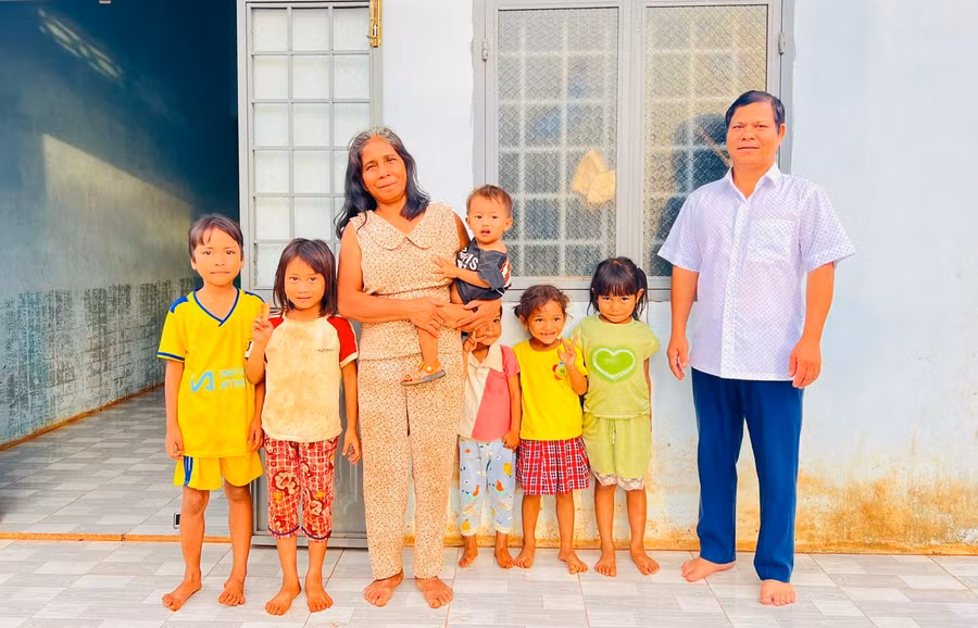 gia-dinh-ba-ro-mah-lo-lang-krol-xa-ia-krel-thuong-xuyen-duoc-chinh-quyen-dia-phuong-quan-tam-ho-tro-ve-chinh-sach-giam-ngheo-anh-yen-hoai.jpg