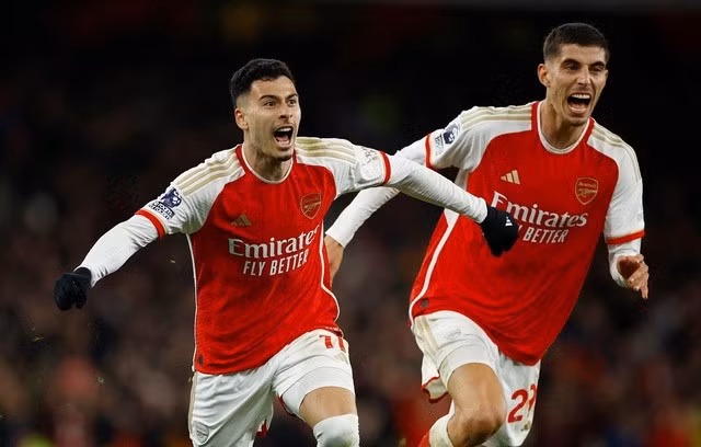 Gabriel Martinelli mở tỉ số cho đội khách Arsenal