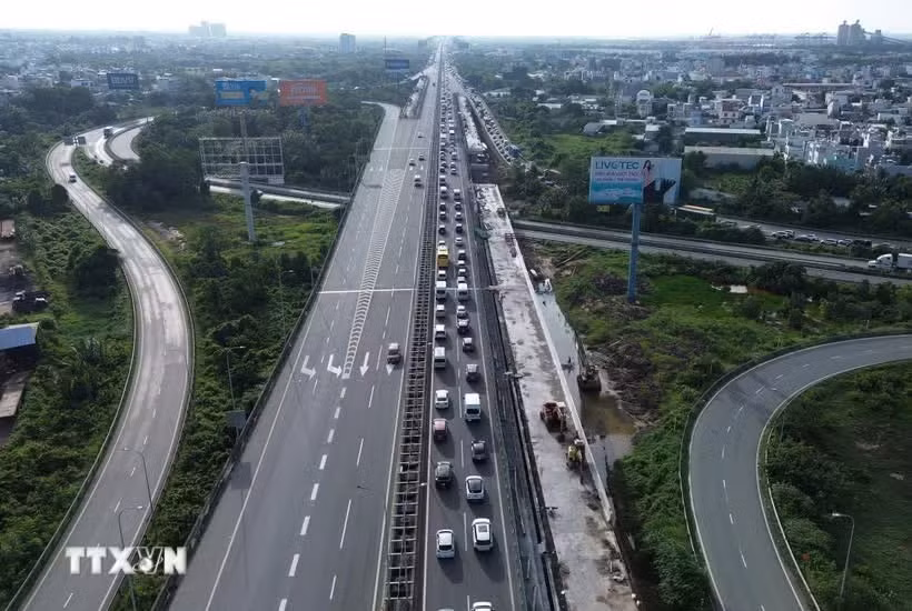 cao-toc-tp-ho-chi-minh-long-thanh-un-u-gan-10-km-2.jpg