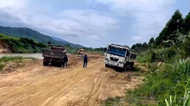 Lực lượng công an phát hiện 8 điểm khai thác cát trái phép trên địa bàn huyện Krông Bông