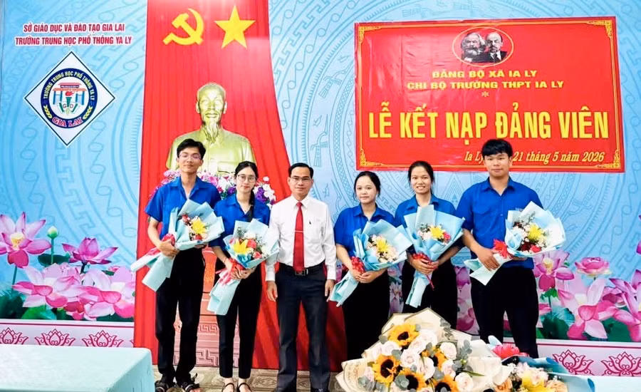 nhung-dang-vien-tuoi-18.jpg