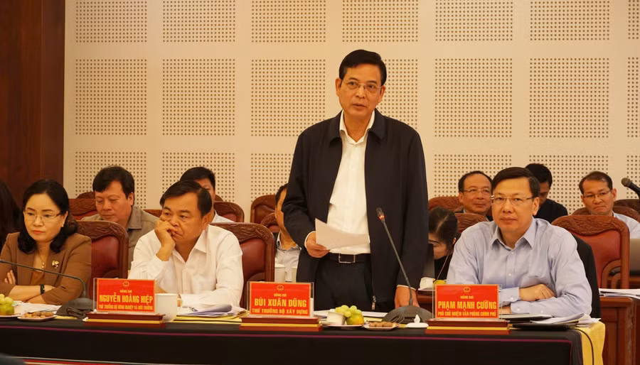 thu-truong-bo-xay-dung-bui-xuan-dung-thong-tin-voi-tinh-gia-lai-ve-cac-du-an-xay-dung-duong-bo-cao-toc-quy-nhon-pleiku-va-mo-rong-nang-cap-cang-hang-khong-pleiku.jpg